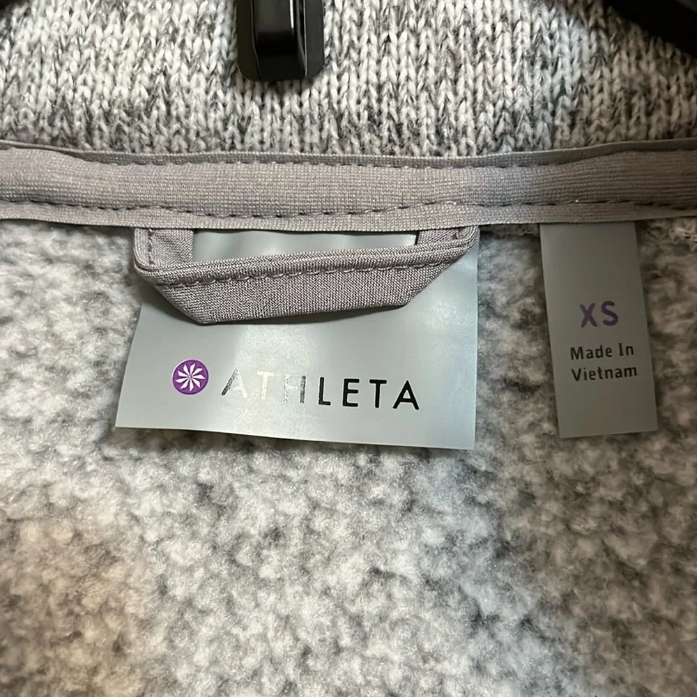 Athleta hoodie jacket sweater woman’s size XS gray full zip warmth athleisure